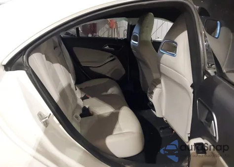 2015 Mercedes-Benz Cla 250 4Matic z USA, uszkodzony, nr VIN WDDSJ4GB5FN263770